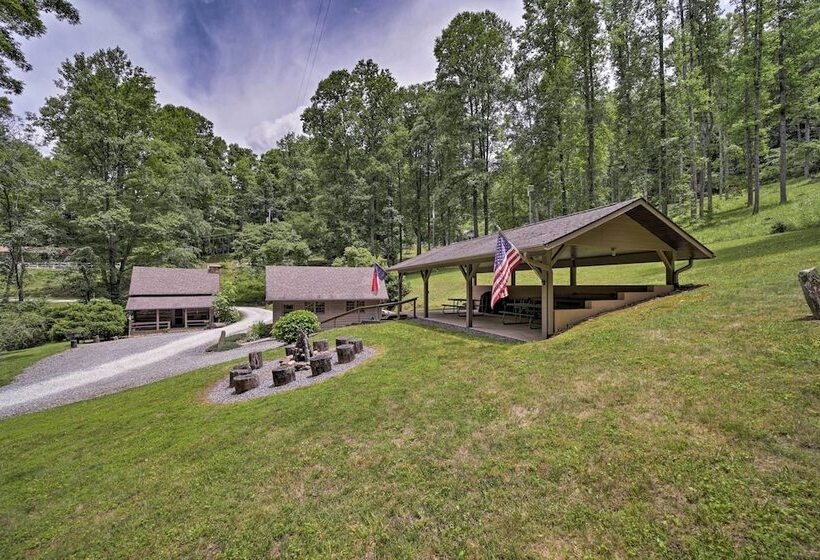 Gorgeous Home W/ Fireplace < 6 Mi To Downtown