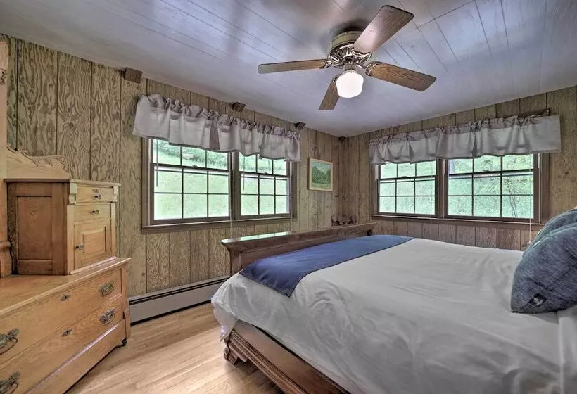 Gorgeous Home W/ Fireplace < 6 Mi To Downtown