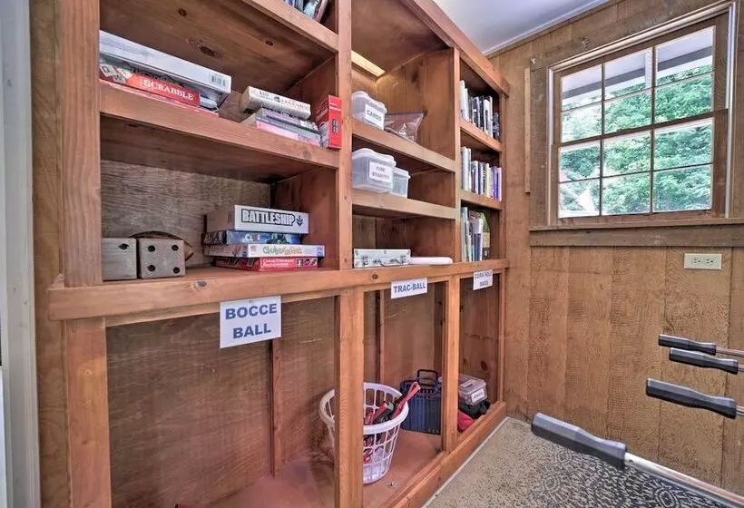 Gorgeous Home W/ Fireplace < 6 Mi To Downtown