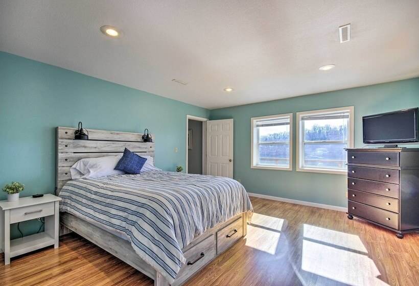 Gravois Mills Home: Boating Vacation!