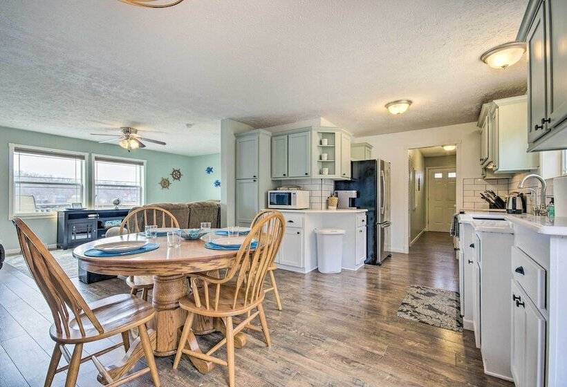 Gravois Mills Home: Boating Vacation!