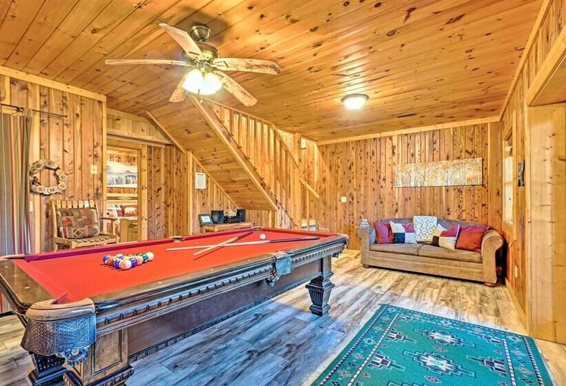 Grin N Bear It Cabin W/ Hot Tub + Fire Pit!