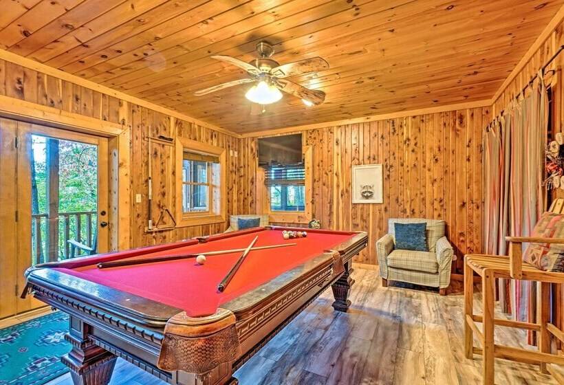 Grin N Bear It Cabin W/ Hot Tub + Fire Pit!