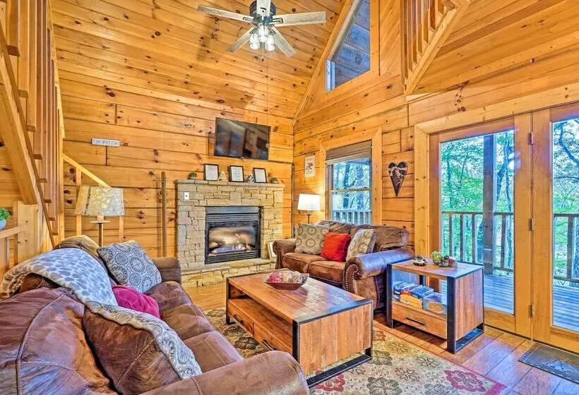 Grin N Bear It  Cabin W/ Hot Tub + Fire Pit!