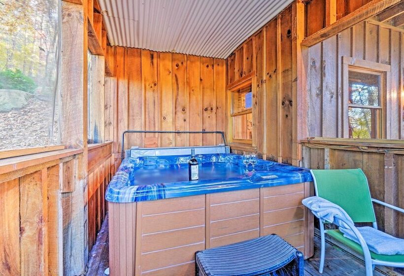 Grin N Bear It Cabin W/ Hot Tub + Fire Pit!