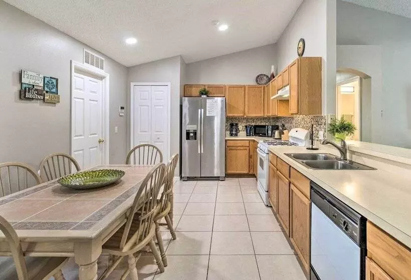 Kissimmee Retreat: Fenced In Yard W/ Pool!