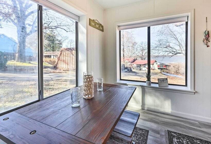 Lakefront Grove Getaway W/ Shared Boat Dock!