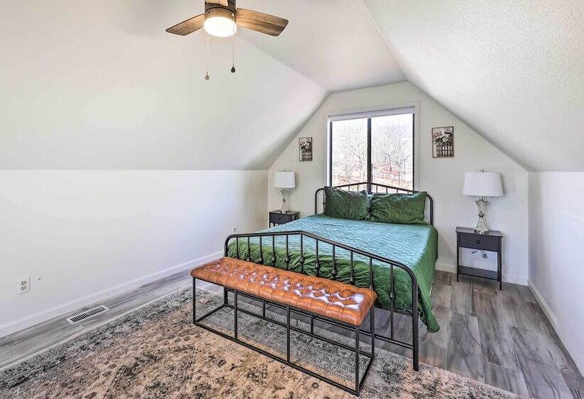 Lakefront Grove Getaway W/ Shared Boat Dock!