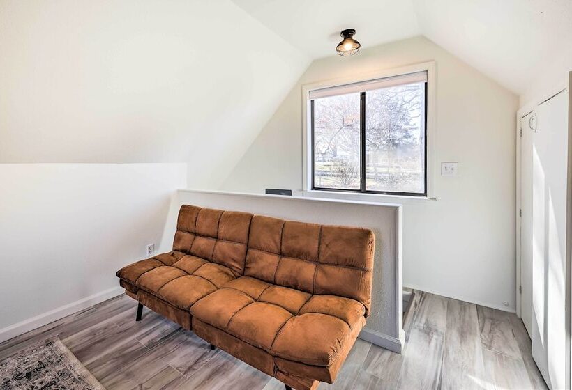 Lakefront Grove Getaway W/ Shared Boat Dock!