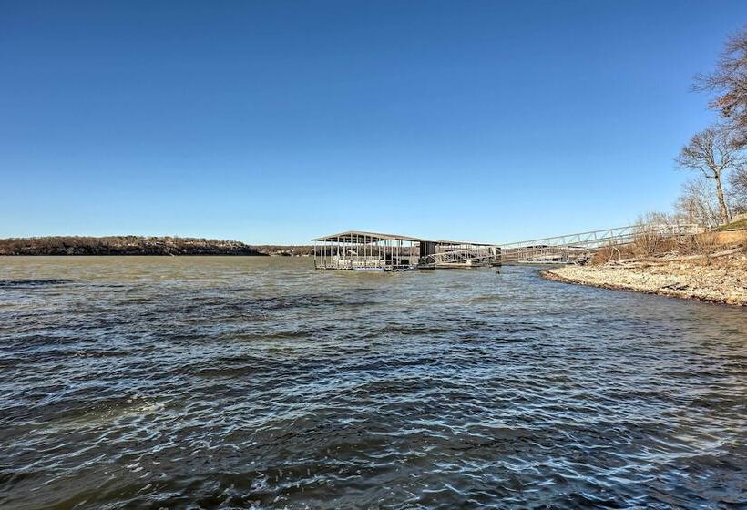 Lakefront Grove Getaway W/ Shared Boat Dock!