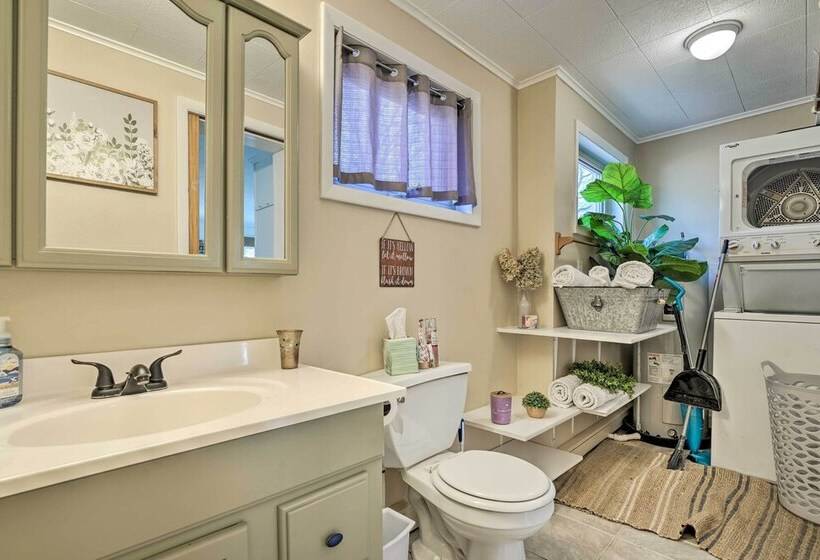 Lakeview Mecosta Cottage W/ Grill + Fire Pit