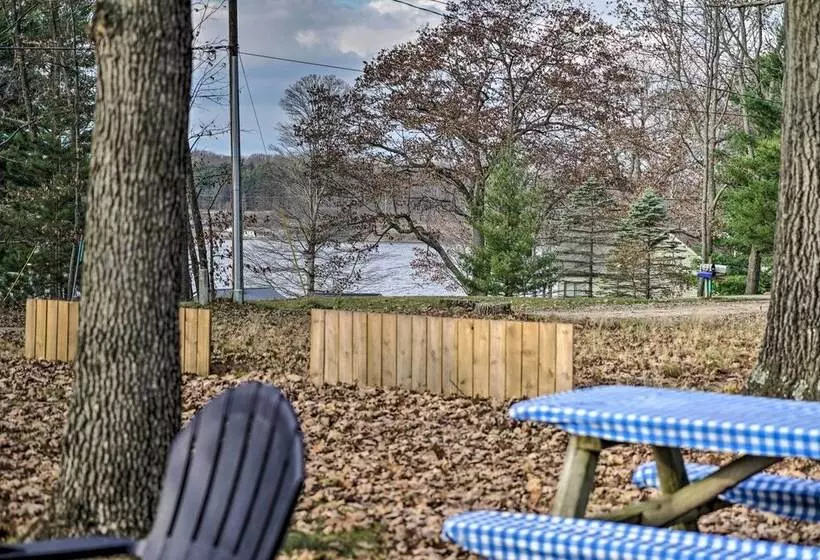 Lakeview Mecosta Cottage W/ Grill + Fire Pit