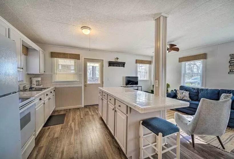 Lakeview Mecosta Cottage W/ Grill + Fire Pit