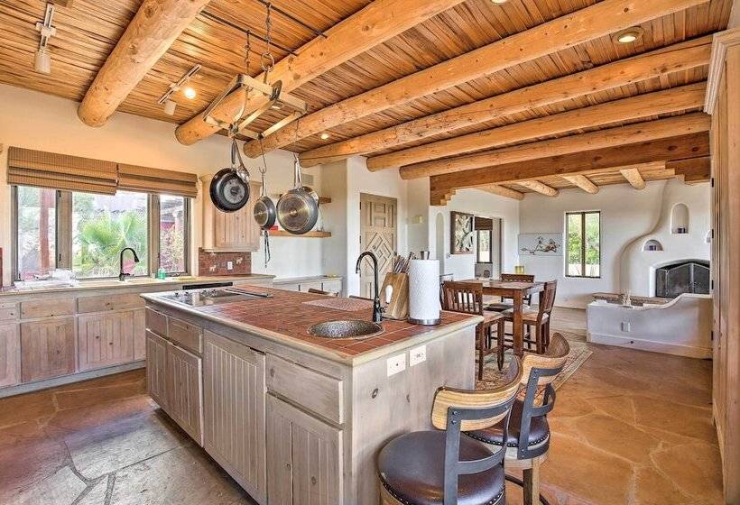 Luxe Adobe Retreat W/ Mountain & Golf Course Views