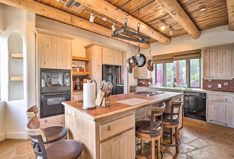 Luxe Adobe Retreat W/ Mountain & Golf Course Views