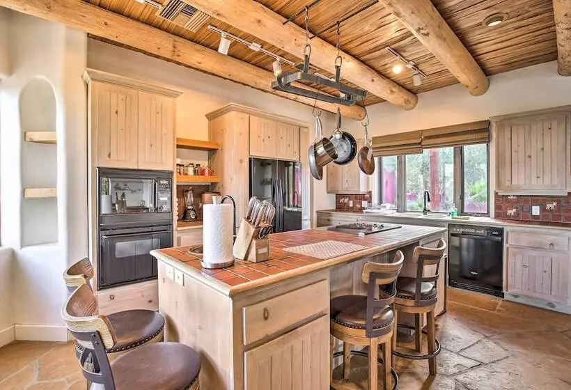 Luxe Adobe Retreat W/ Mountain & Golf Course Views