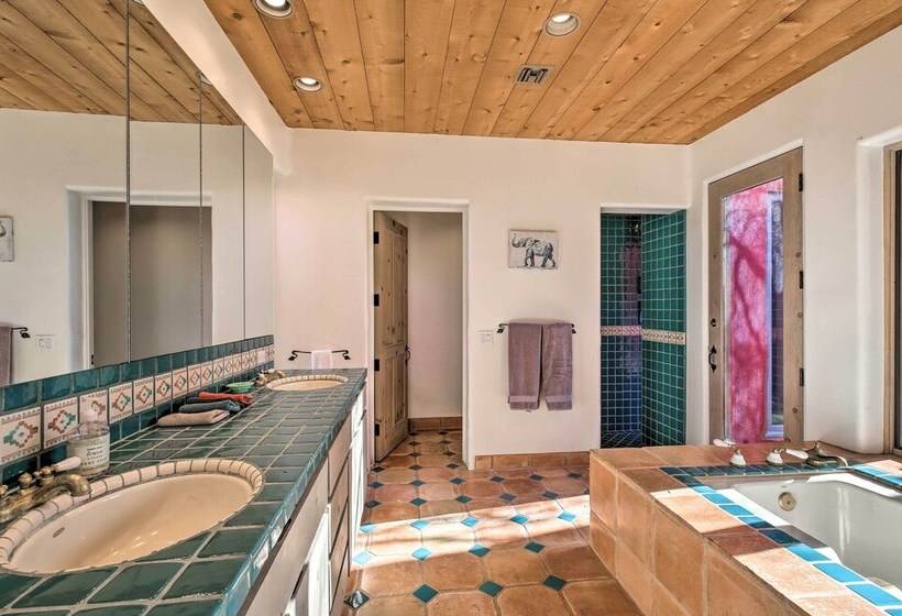 Luxe Adobe Retreat W/ Mountain & Golf Course Views