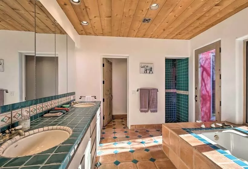 Luxe Adobe Retreat W/ Mountain & Golf Course Views