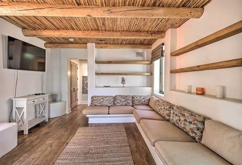 Luxe Adobe Retreat W/ Mountain & Golf Course Views