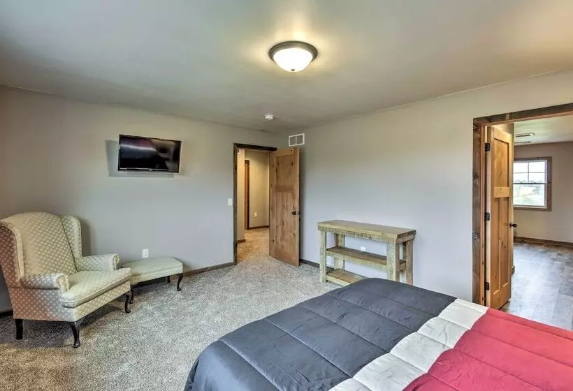 Lakefront Wisconsin Dells Home W/ Game Room