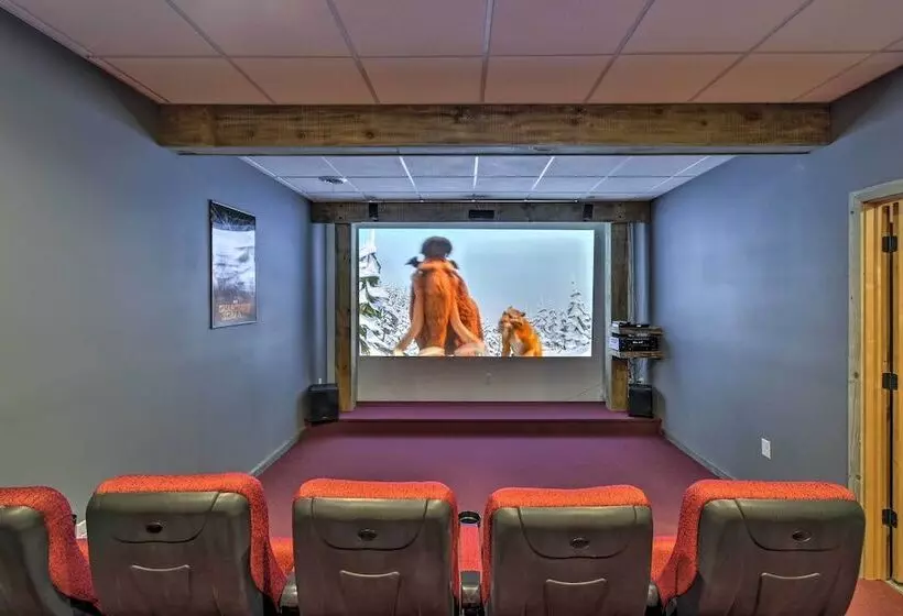 Lakefront Wisconsin Dells Home W/ Game Room