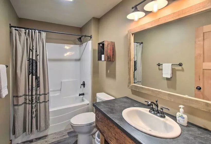 Lakefront Wisconsin Dells Home W/ Game Room