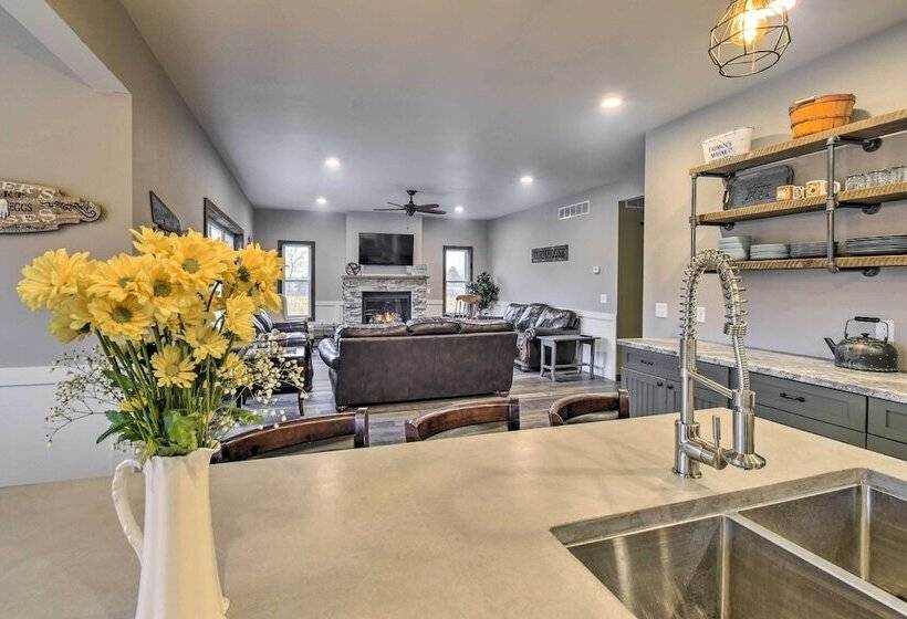 Lakefront Wisconsin Dells Home W/ Game Room