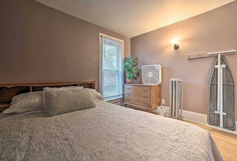 Manistee House W/ Deck: 1/2 Mi To Riverwalk!