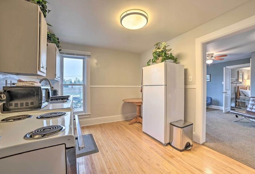 Manistee House W/ Deck: 1/2 Mi To Riverwalk!