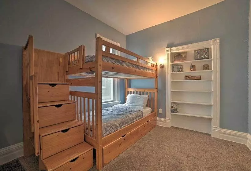 Manistee House W/ Deck: 1/2 Mi To Riverwalk!