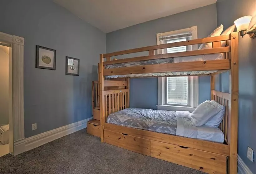 Manistee House W/ Deck: 1/2 Mi To Riverwalk!