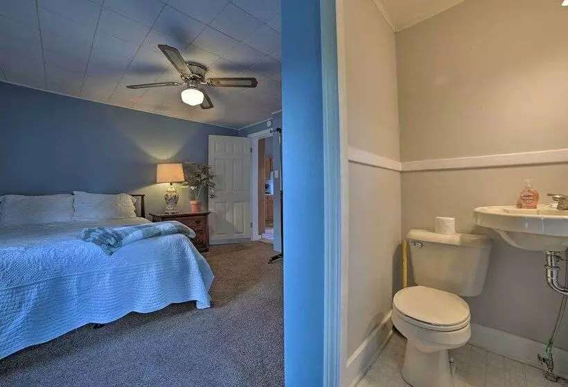 Manistee House W/ Deck: 1/2 Mi To Riverwalk!