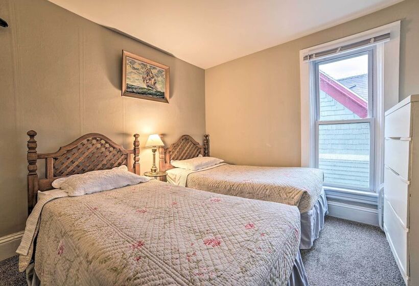 Manistee House W/ Deck: 1/2 Mi To Riverwalk!