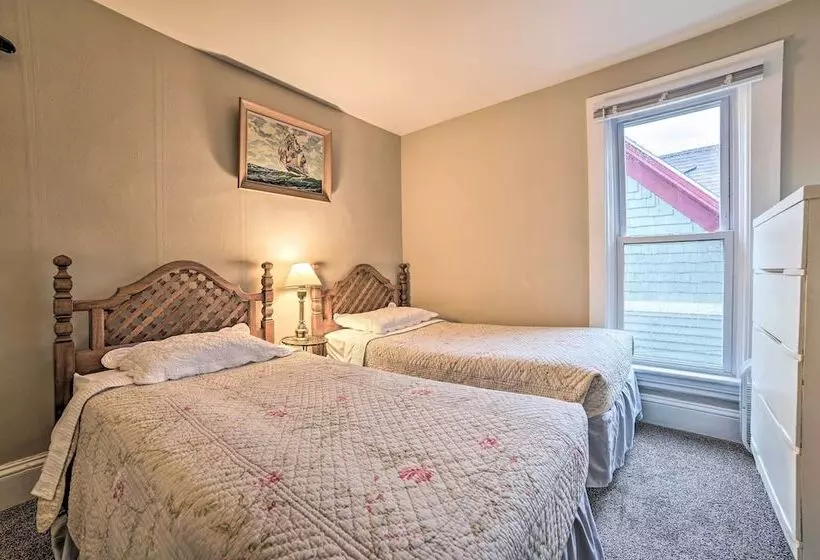 Manistee House W/ Deck: 1/2 Mi To Riverwalk!