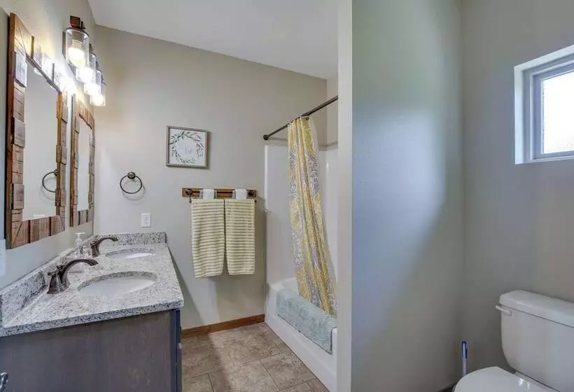 Family Friendly Lead Cabin Near Atv/snowmobiling