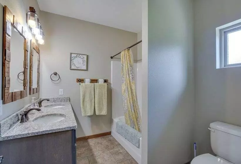 Family Friendly Lead Cabin Near Atv/snowmobiling