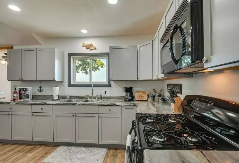 Newly Renovated Phelps Gem: Bike, Hike & Fish