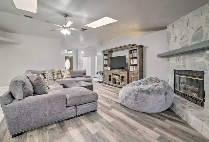 Ocala Home W/ Fireplace + Near Golf Courses!