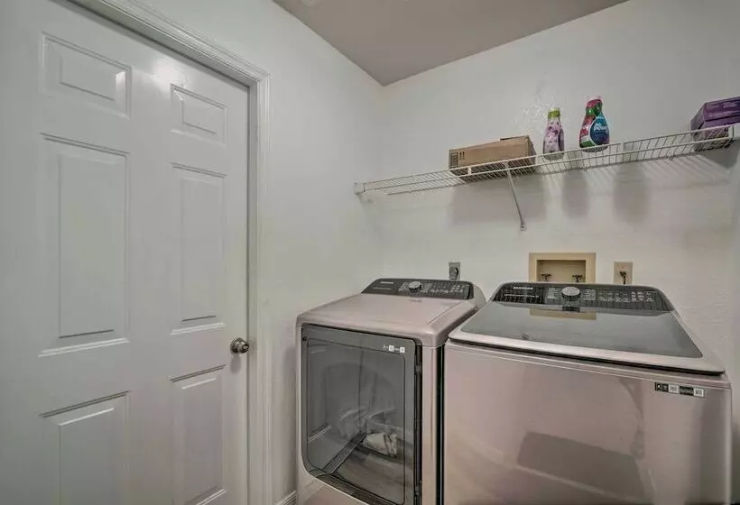 Ocala Home W/ Fireplace + Near Golf Courses!