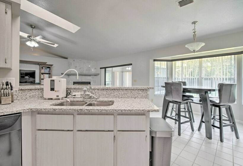 Ocala Home W/ Fireplace + Near Golf Courses!