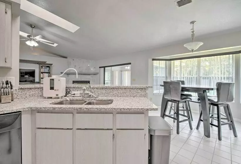 Ocala Home W/ Fireplace + Near Golf Courses!
