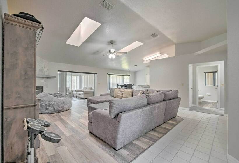 Ocala Home W/ Fireplace + Near Golf Courses!