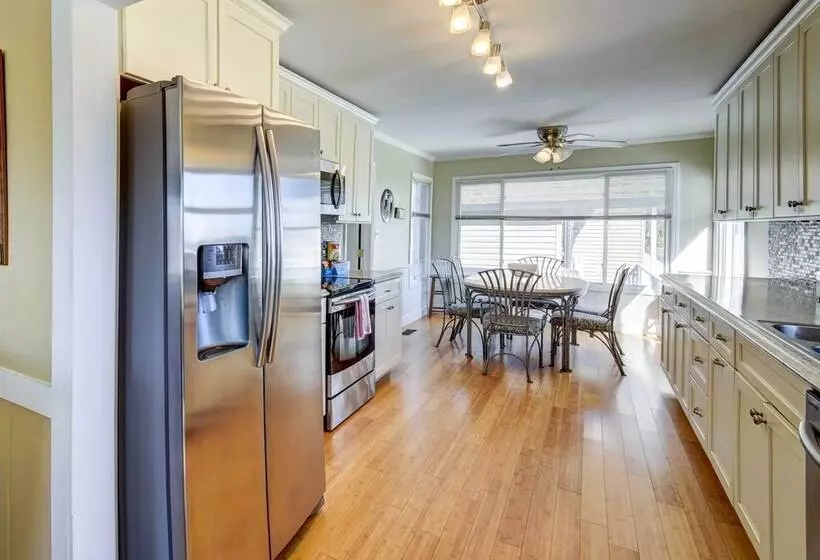 Ocean Isle Beach Home W/ Canal Views!