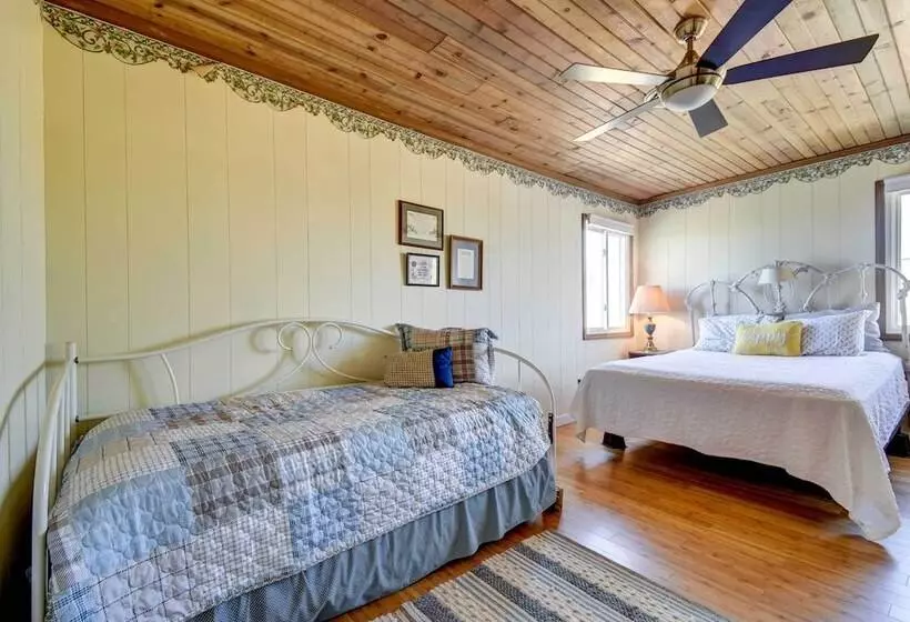 Ocean Isle Beach Home W/ Canal Views!