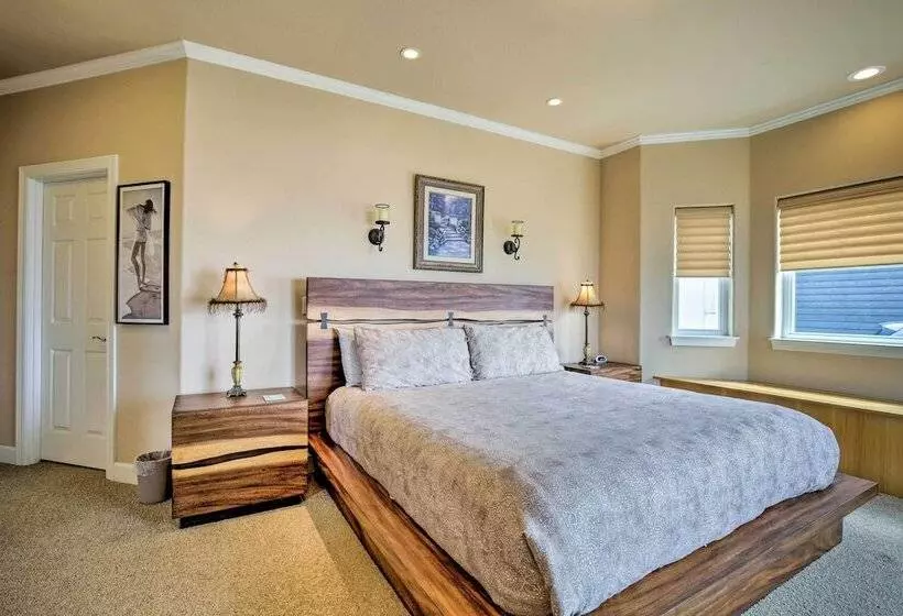 Oceanfront South Beach Home W/hot Tub & Sauna