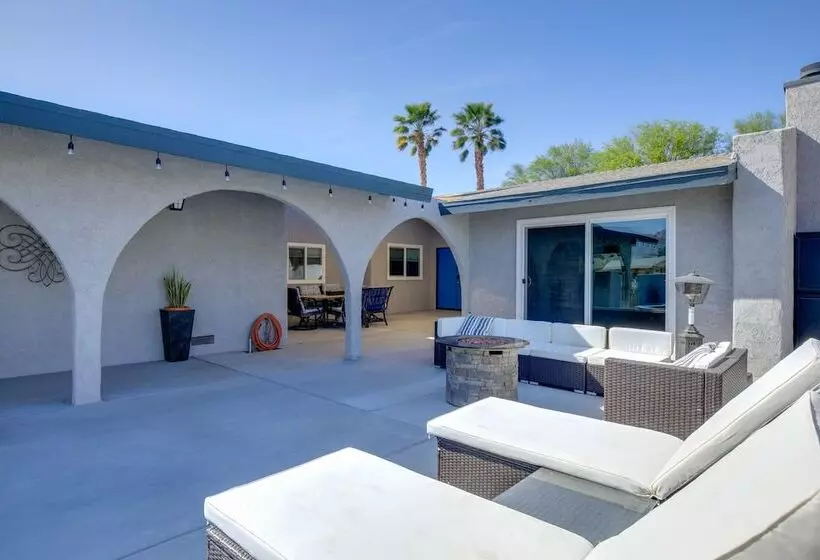 Retreat W/ Theater Room & Pool Deck In Palm Desert