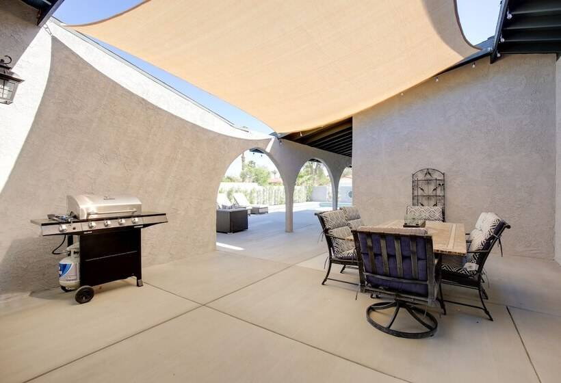 Retreat W/ Theater Room & Pool Deck In Palm Desert