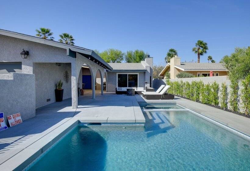 Retreat W/ Theater Room & Pool Deck In Palm Desert