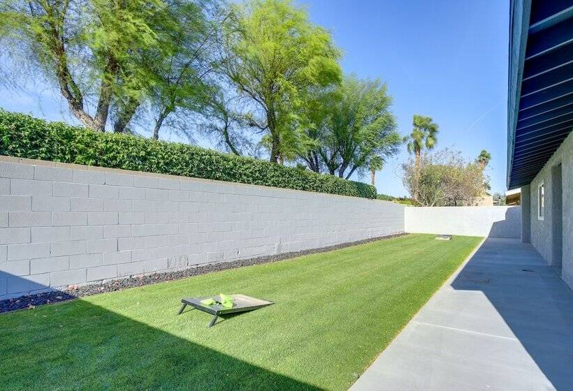 Retreat W/ Theater Room & Pool Deck In Palm Desert