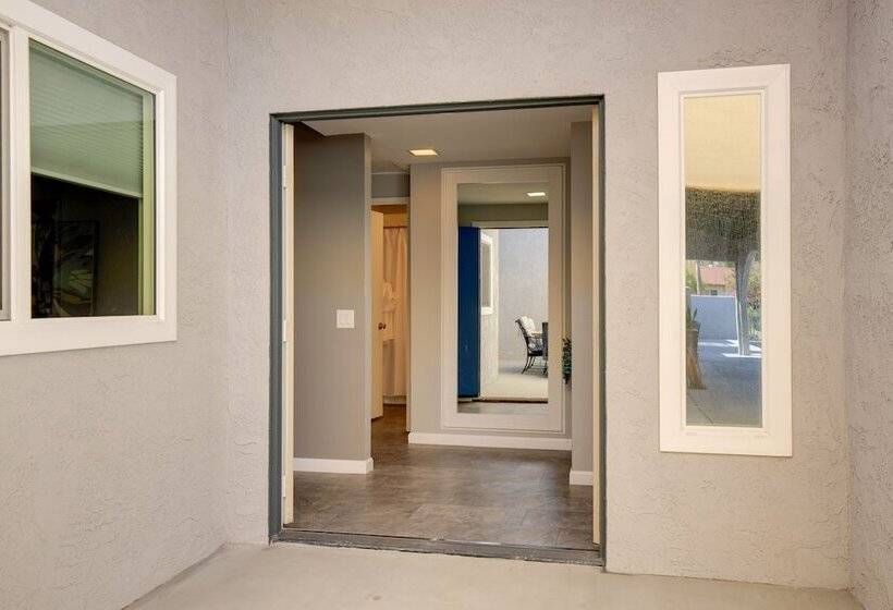 Retreat W/ Theater Room & Pool Deck In Palm Desert